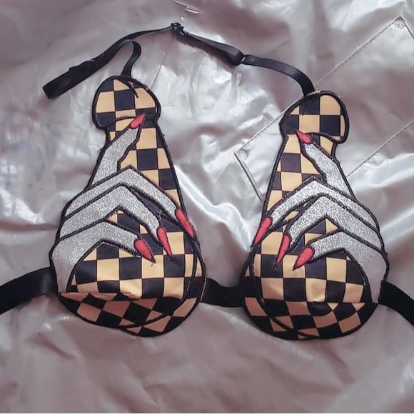 Sexy bras (outerwear) - Picture 2 of 3